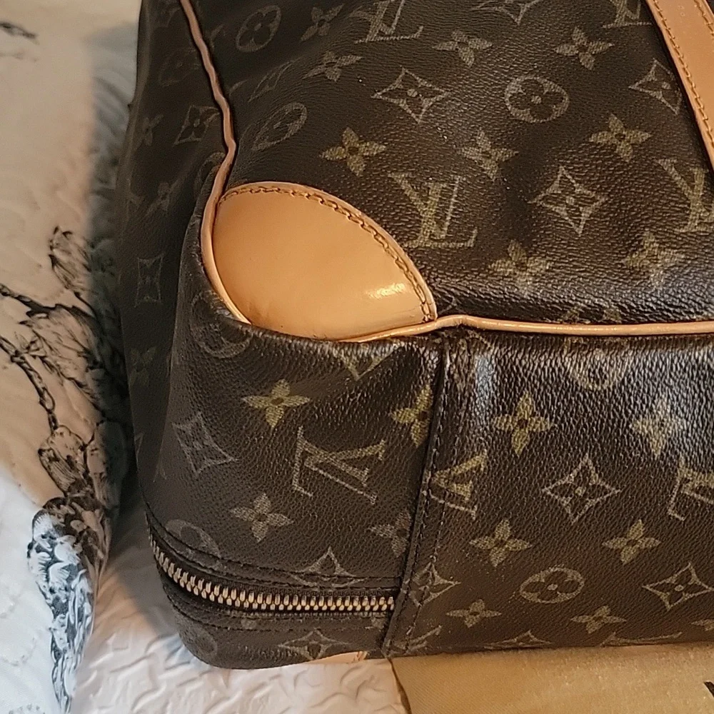 Louis Vuitton AUTHENTIC Sirius travel Bag